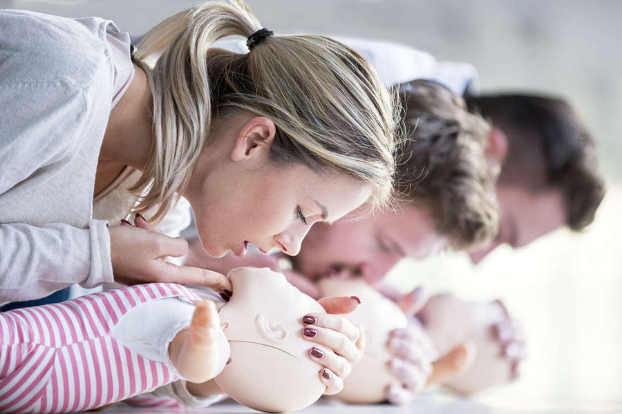 3 People doing cpr on dolls