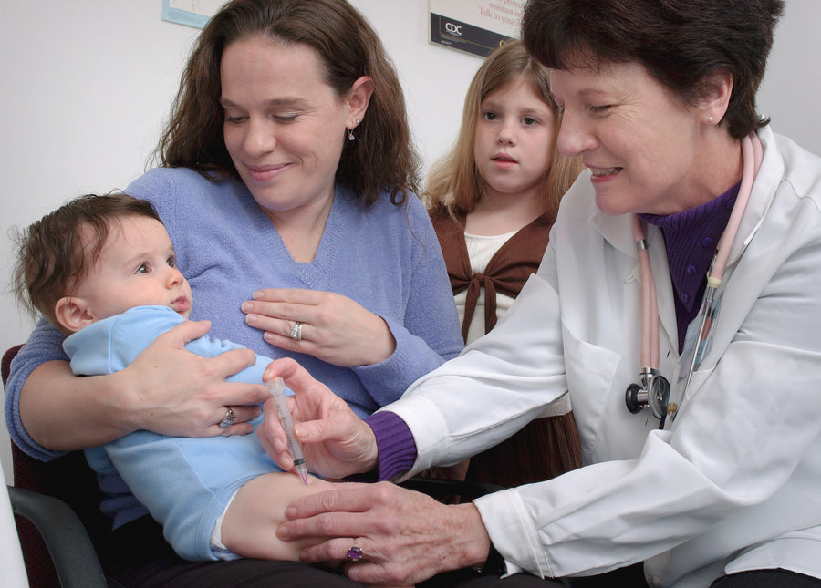 Baby and mom with pediatrician 